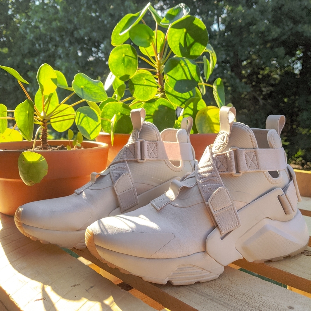 SOLD Women's Nike Huarache City Mid Desert Sand